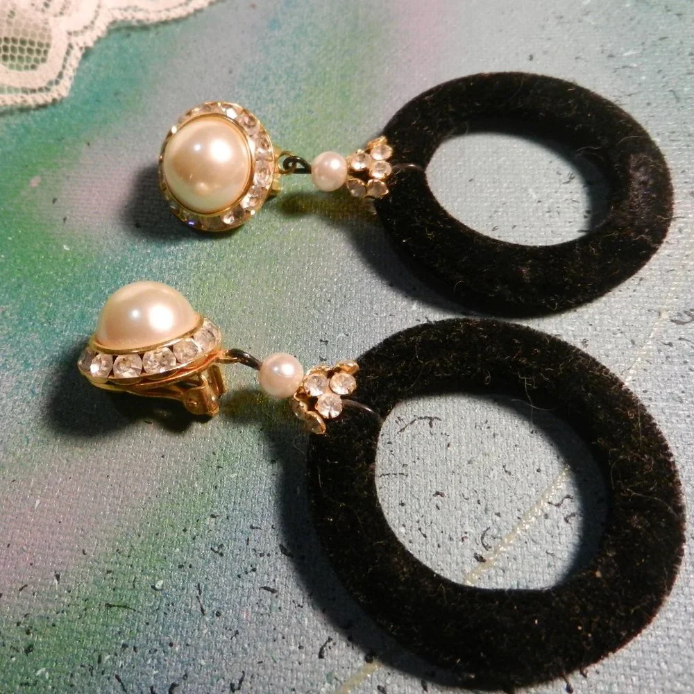 VTG Contempo hoop clip earrings black velvet pearlcore drop and dangle sparklers